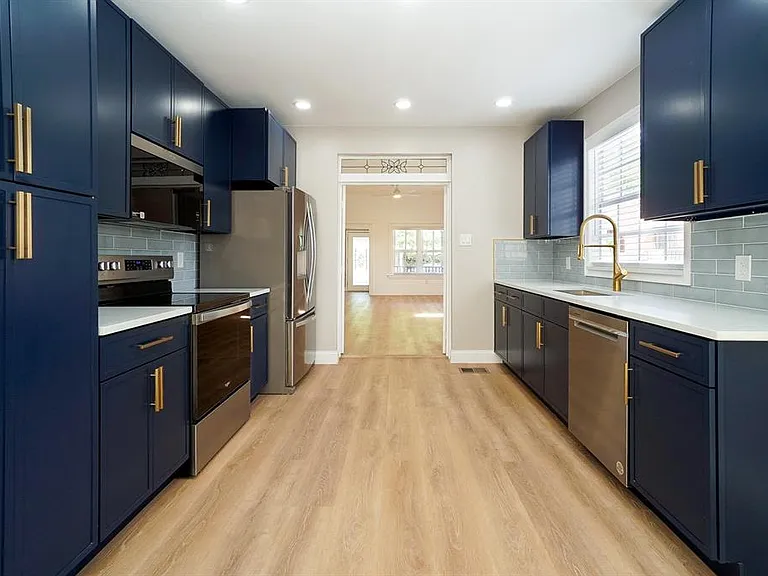 437 N Shine Ave — Photo 8