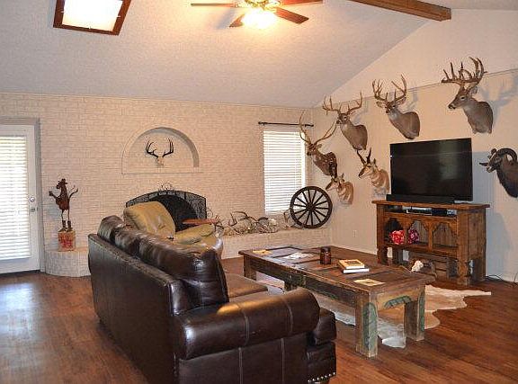 5th image of 3102 Bluebonnet Ln