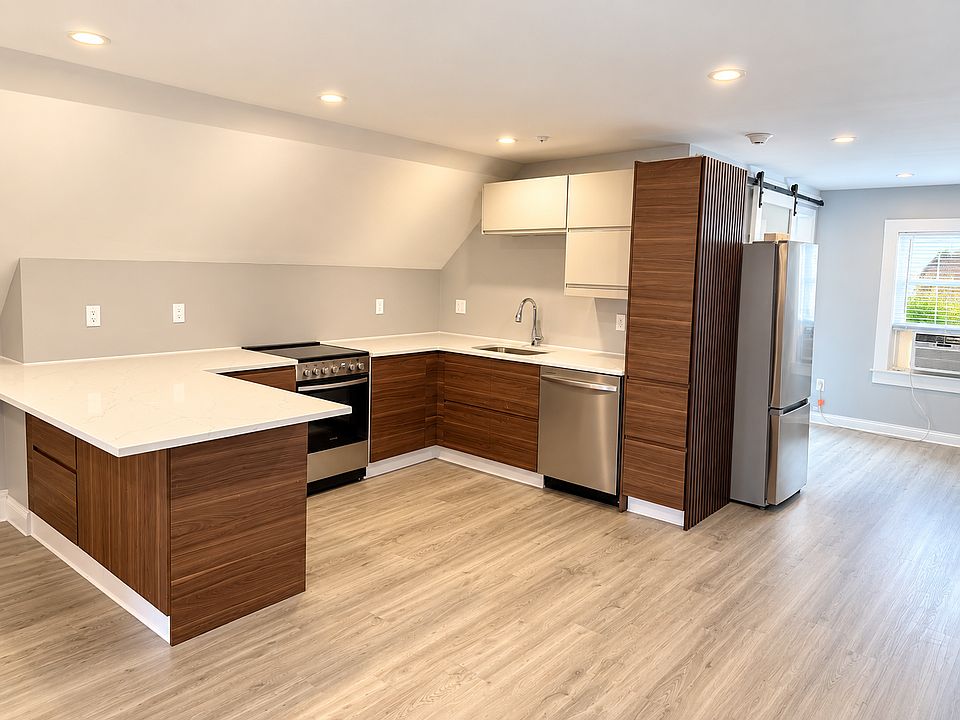 1st image of 45 Maple Ave #3