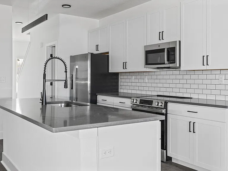 Steele Landing Townhome Rentals — Photo 4