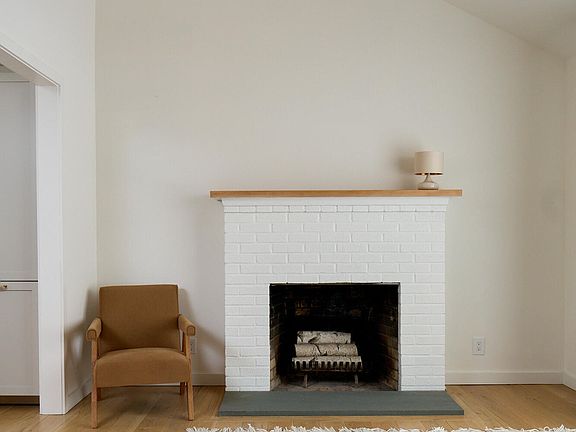 3rd image of 25 John Street