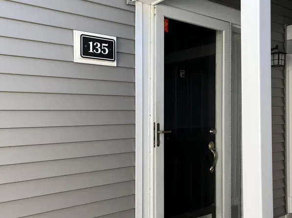 135 Country Pl, Shelton, CT 06484