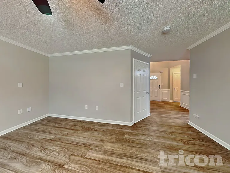 7310 Ravanna Dr — Photo 2