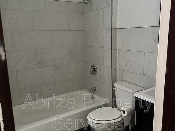5th image of 4523 Adelaide Ave #1F