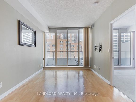4th image of 111 Elizabeth St #1620