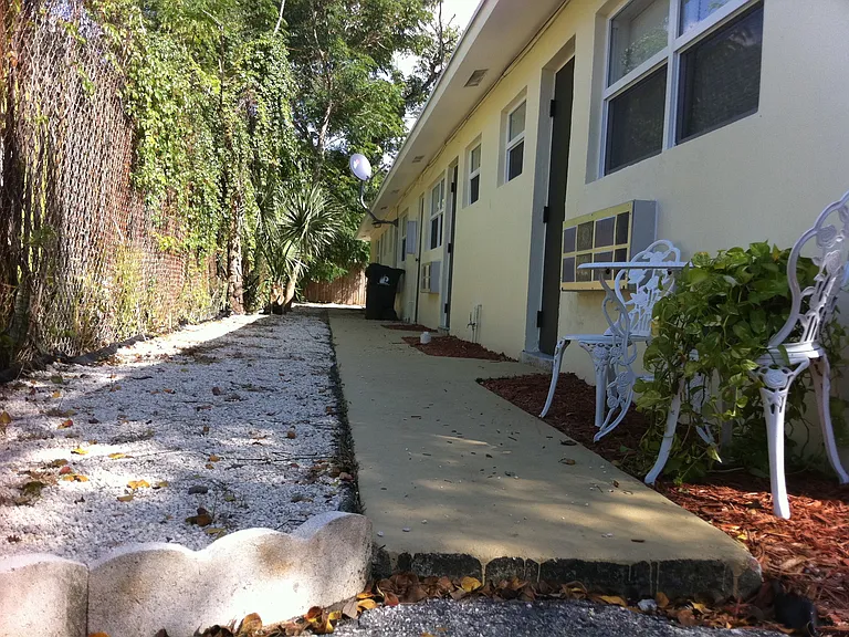 1126 SW 15th Ter — Photo 22
