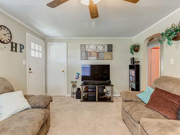 5th image of 913 Meyer Ave