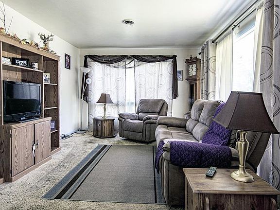 5th image of 60171 Robin Hood Ln