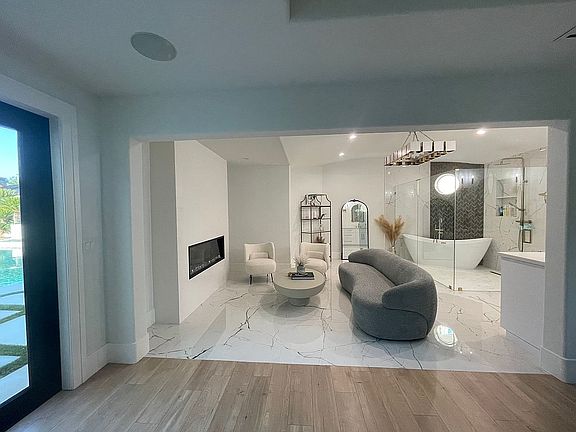 4th image of 9282 N Valley Green Dr