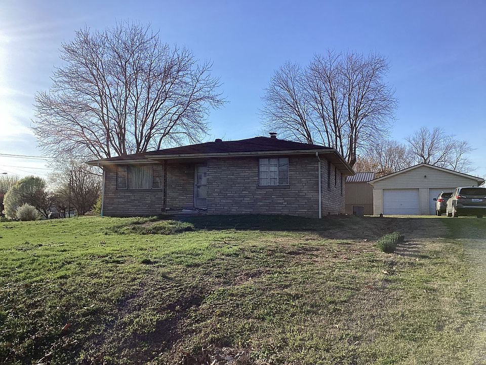 1st image of 301 E Main St