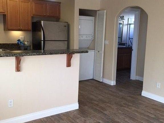 3rd image of 800 N Mollison Ave N #31