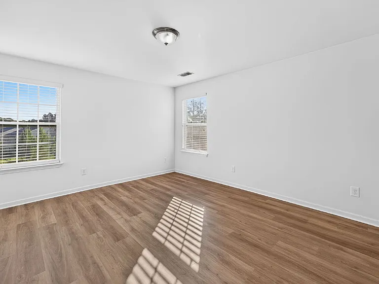 2472 Melfield Dr — Photo 18