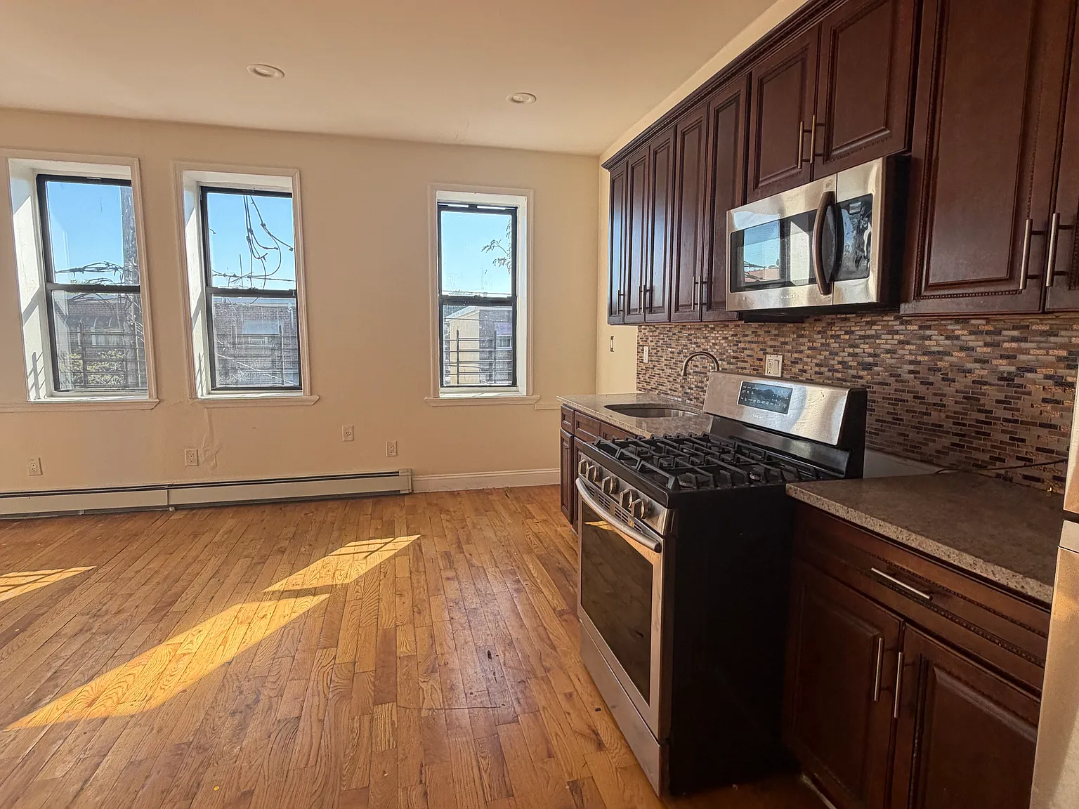 3 bed, $3,454 — Photo 2
