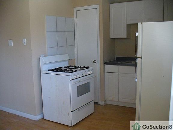 5th image of 3019 South Blvd #107