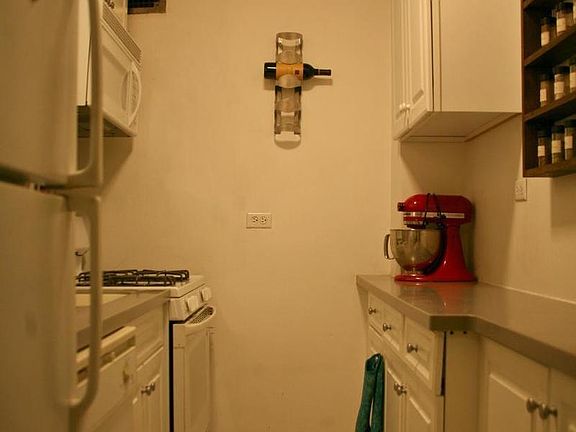 3rd image of 34 Plaza St E APT 602