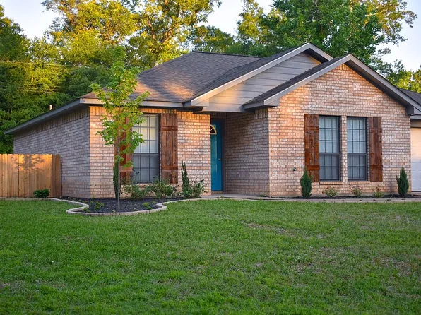 313 Robinhood Dr, Nacogdoches, TX 75961