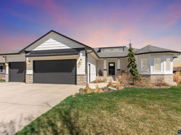 8608 S Carver Cir, Sioux Falls, SD 57108