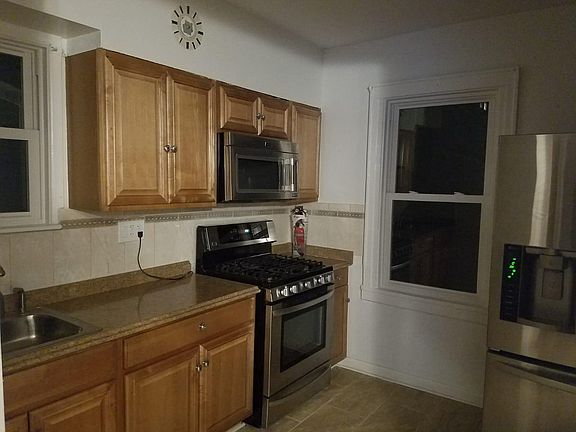 5th image of 20814 33rd Ave