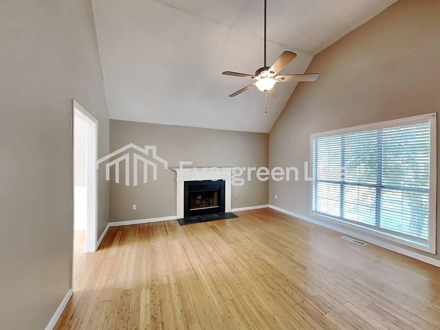 3 bed, 2.0 bath, 2088 sqft, $2,045 — Photo 2