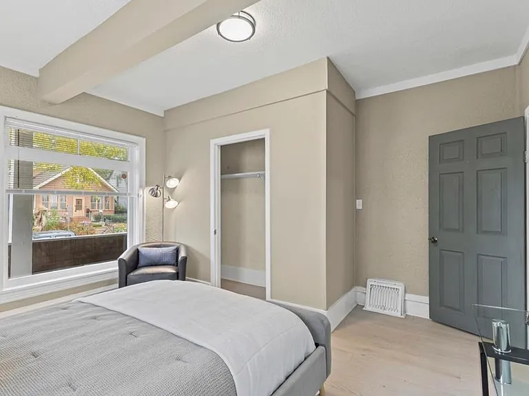 811 Queen Ave N #1 — Photo 3