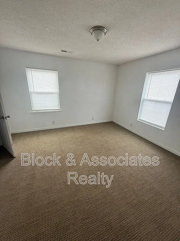 2 bed, 1.0 bath, $895 — Photo 4
