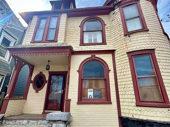 5th image of 209 S Maple Ave