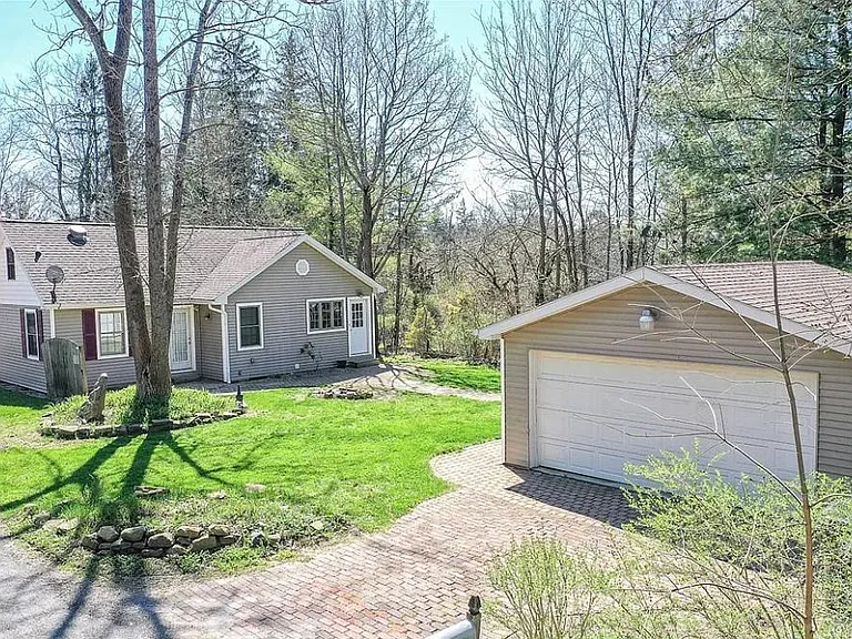 835 Bellus Rd — Photo 17