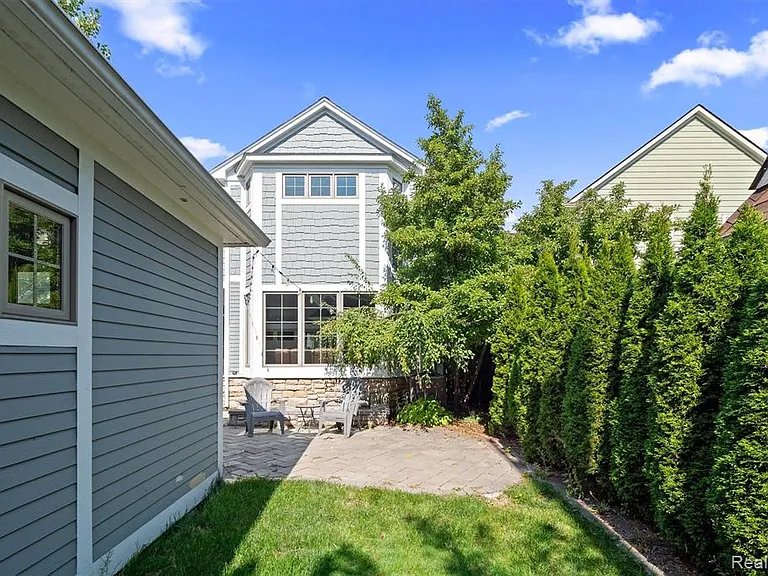 1400 Holland St — Photo 48