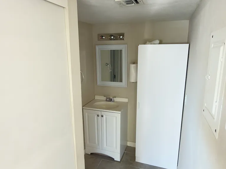 502 E Glenn St #11 — Photo 8