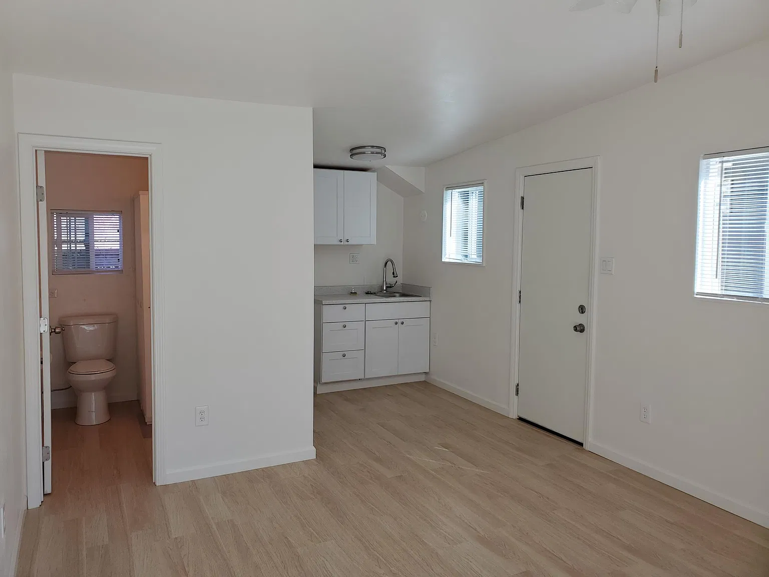 Studio, 250 sqft, $1,750 — Photo 4