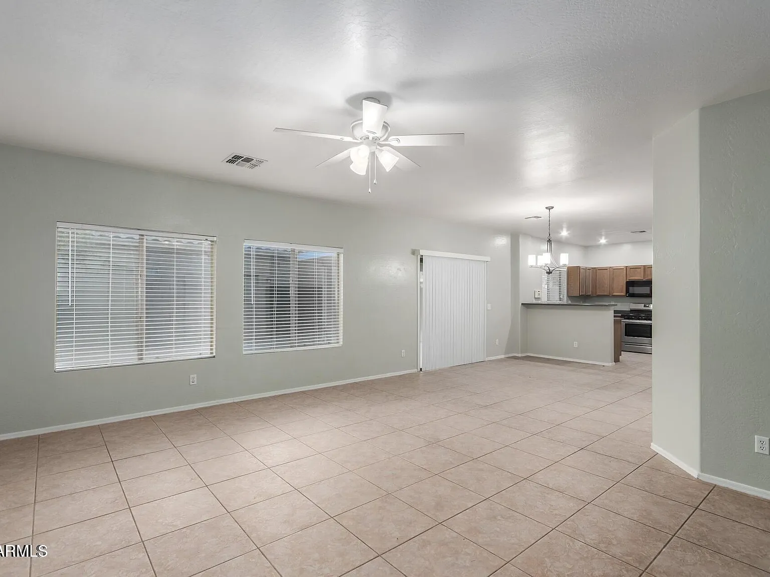 4 bed, 2.5 bath, 1924 sqft, $2,250 — Photo 4