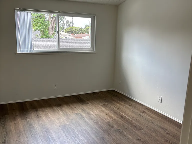 371 N Oak St #F — Photo 24