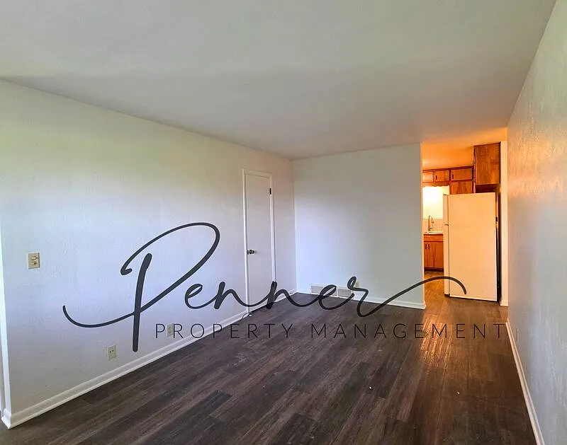2 bed, 1.0 bath, 1180 sqft, $1,050 — Photo 3