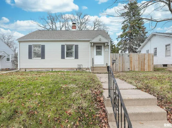 1914 W Pleasant St, Davenport, IA 52804
