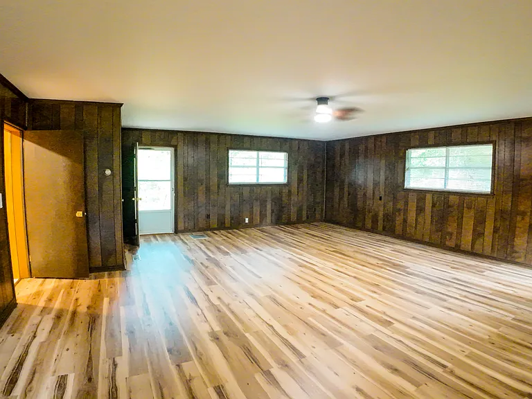 110 Willow Dr — Photo 32