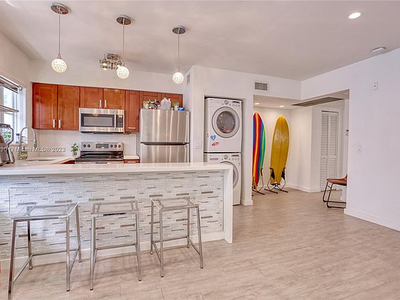 3rd image of 6905 Bay Dr APT 20