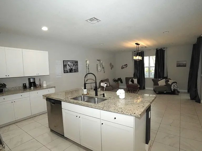 1271 NW Leonardo Cir — Photo 8