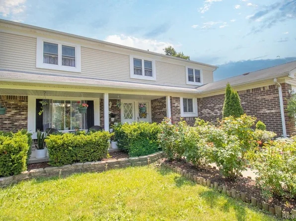 7878 Capri Dr, Canton, MI 48187