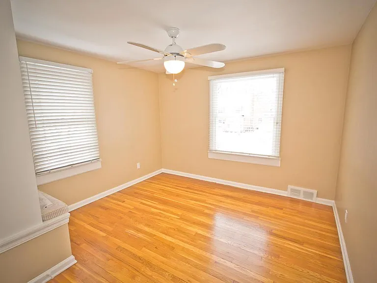 1433 Henrietta St — Photo 18