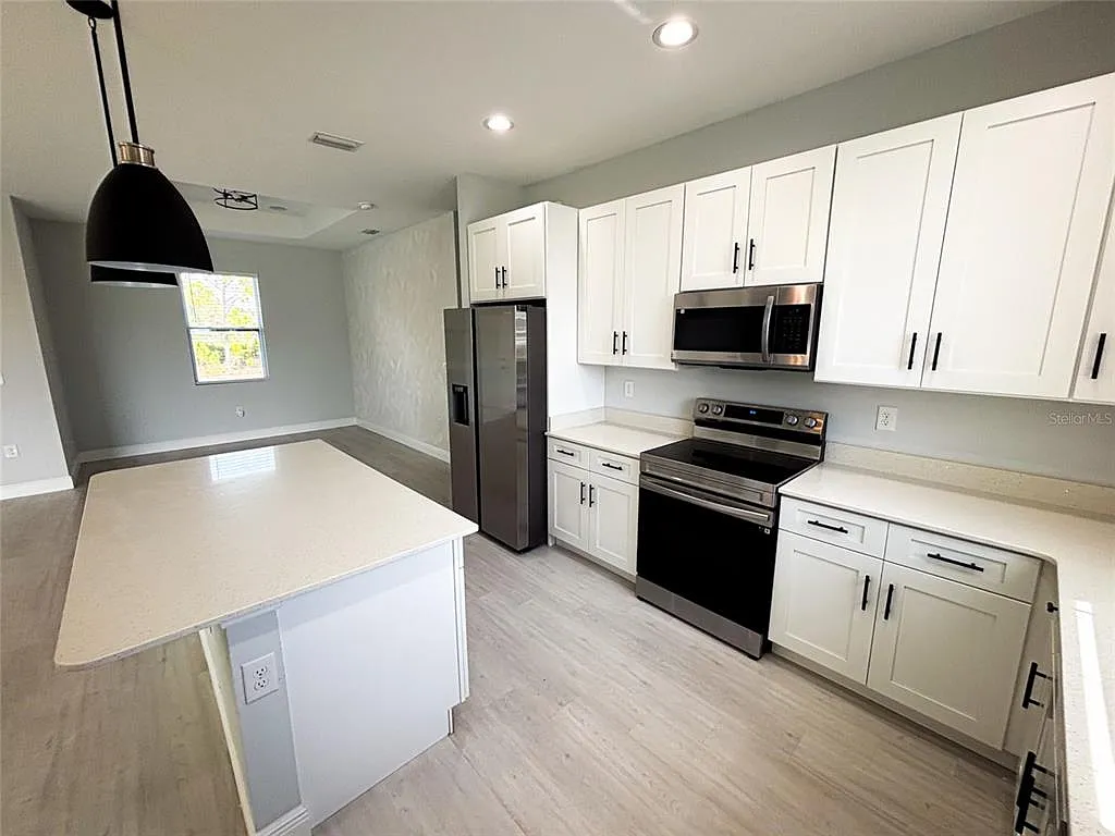 4 bed, 2.0 bath, 1674 sqft, $2,200 — Photo 4