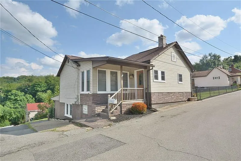 621 Marple Ave photo 1