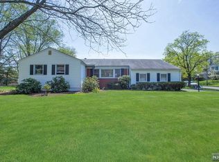 6 Oxford Pl, Cresskill, NJ 07626