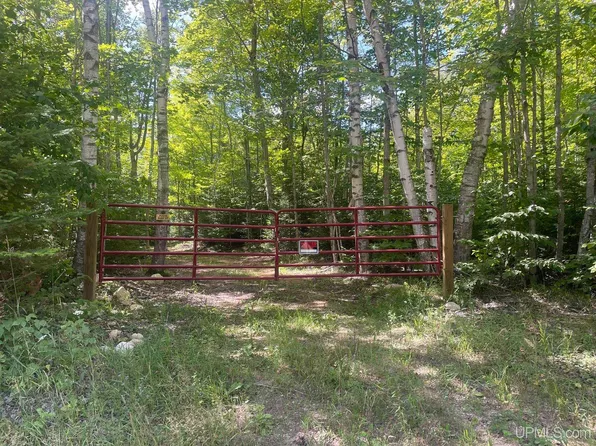 Little Harbor Rd, Manistique, MI 49854