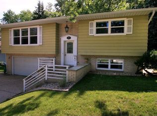 865 Hillandale Dr, Antioch, IL 60002