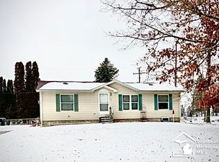 640 W Manor Dr, Manitou Beach, MI 49253