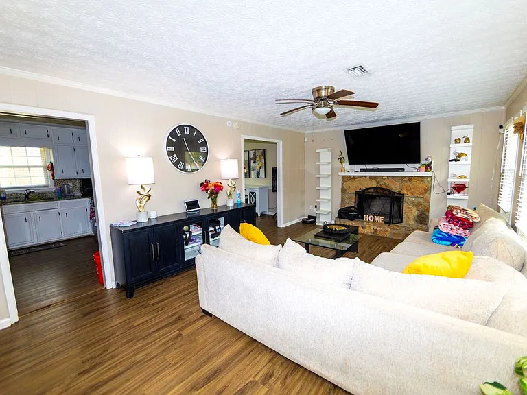917 Chartley Dr SW — Photo 8