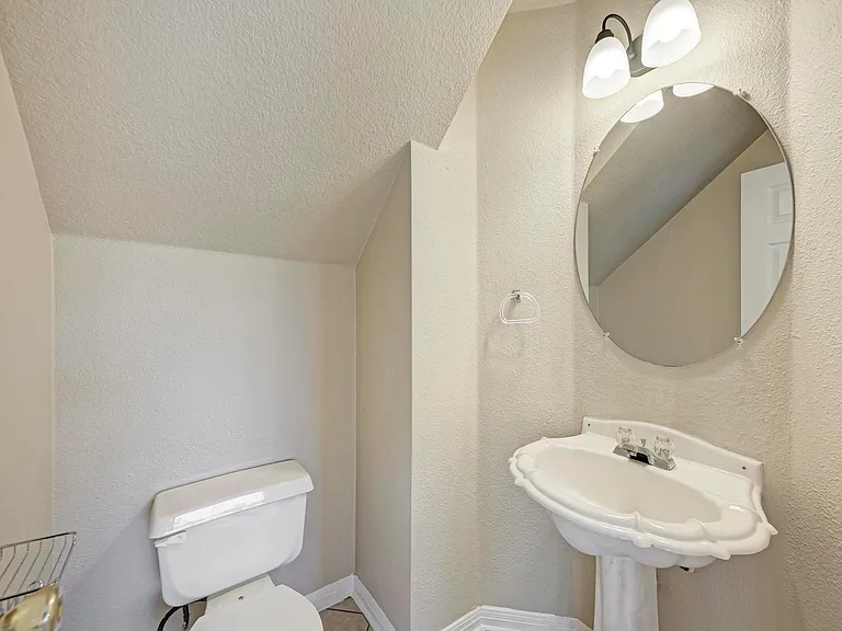 2351 Wright Cir — Photo 30