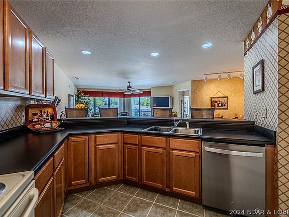 4th image of 309 Bristol Bay Dr #2B