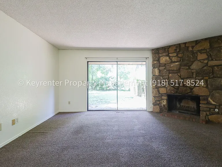1359 E 60th St Duplex — Photo 17