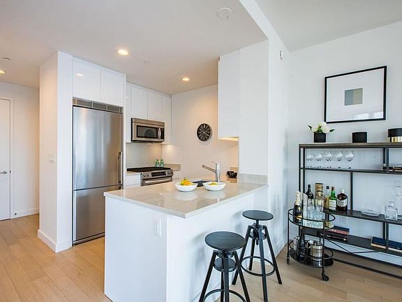 5th image of 160 Madison Ave APT 31G